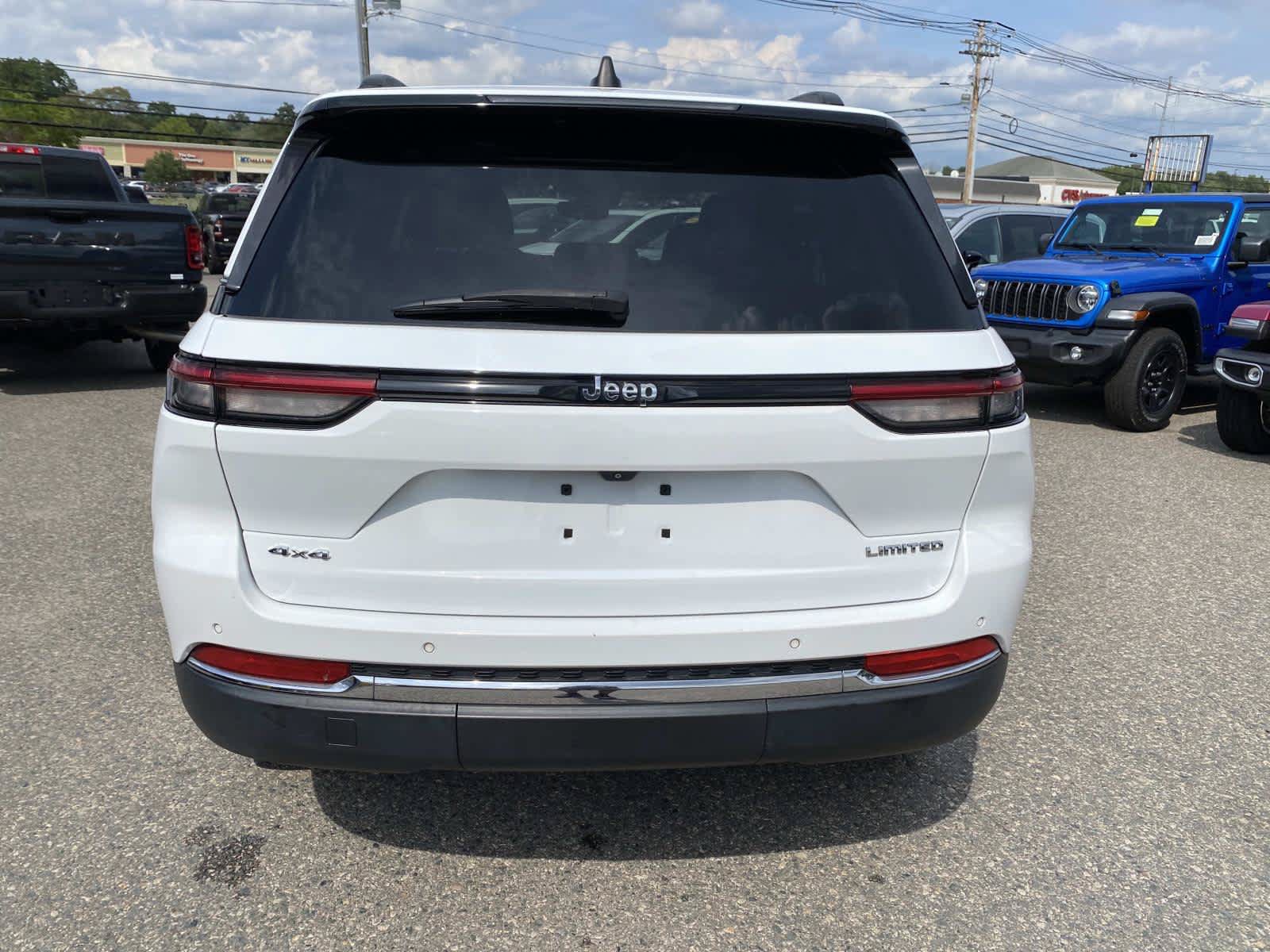 Used 2022 Jeep Grand Cherokee Limited AWD/4WD image 4