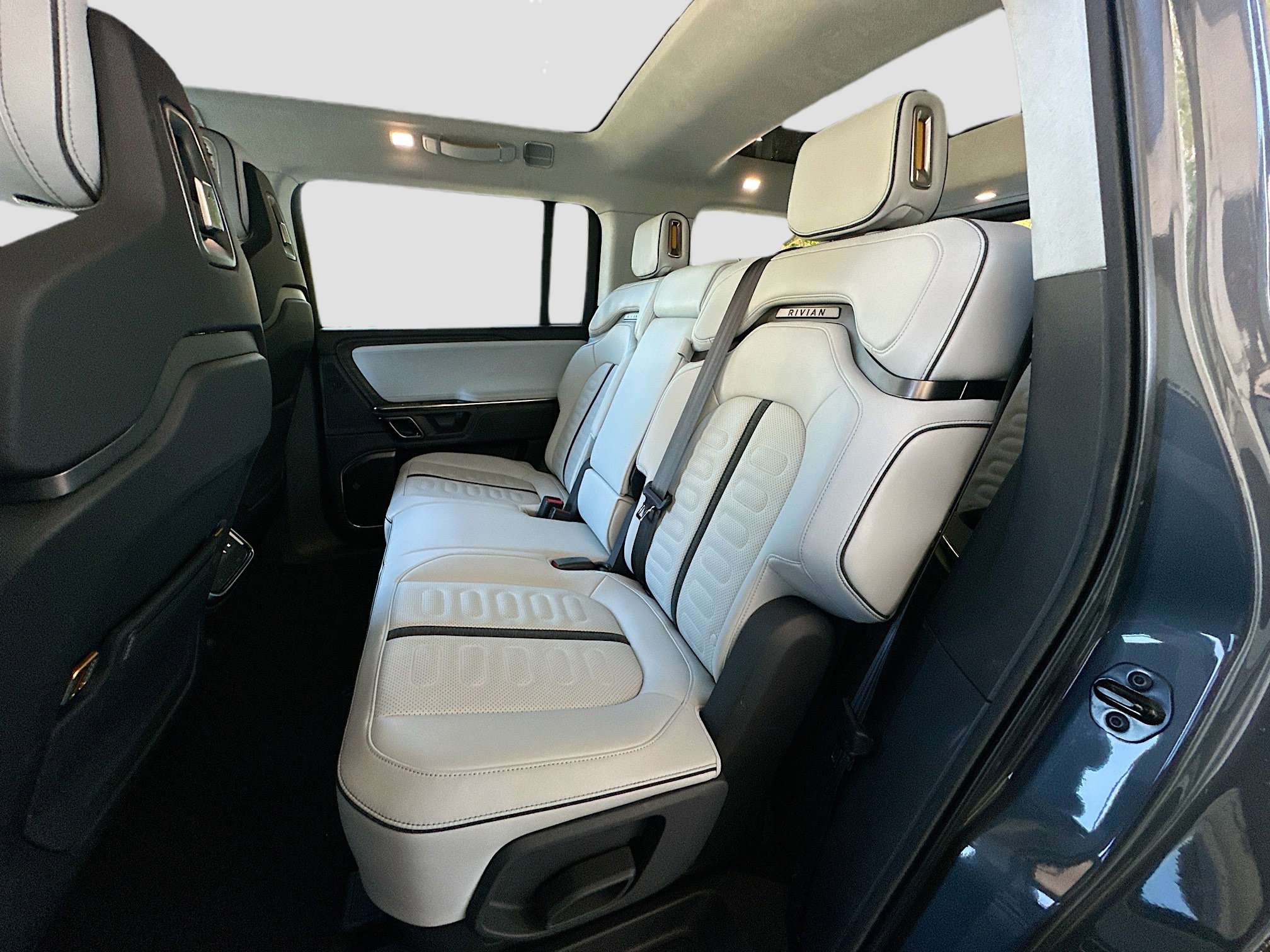 Used 2023 Rivian R1S Adventure image 24