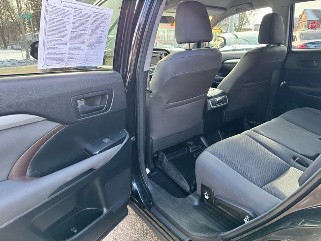 Used 2015 Toyota Highlander LE image 15