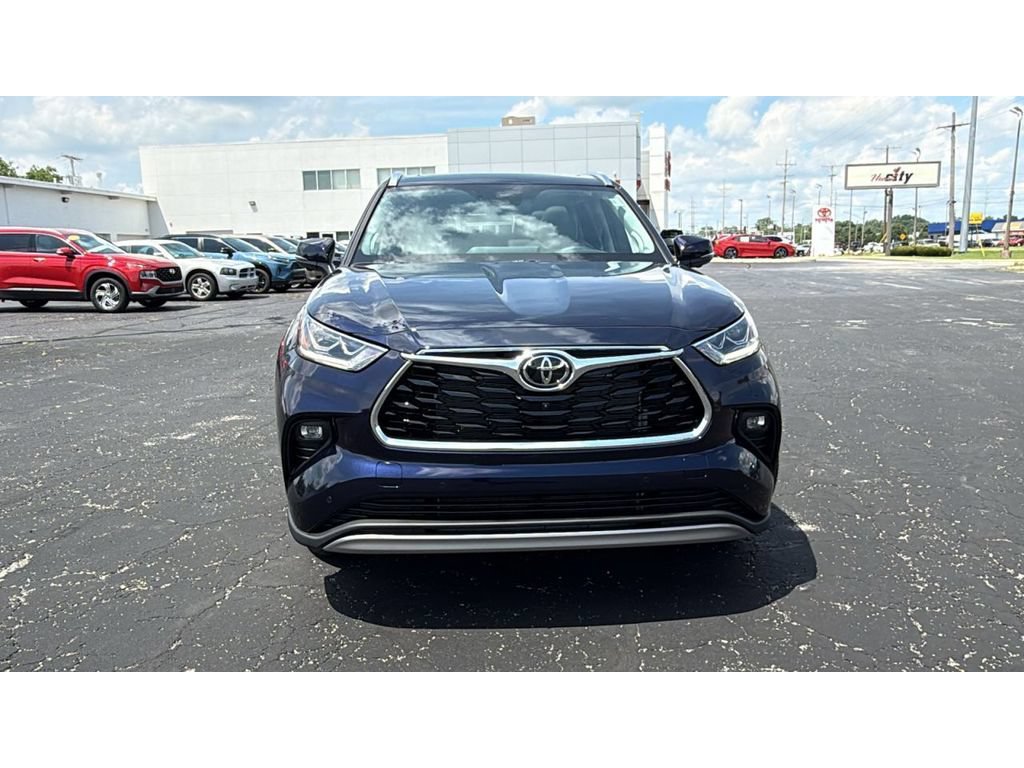 New 2026 Toyota Highlander Platinum AWD/4WD image 2