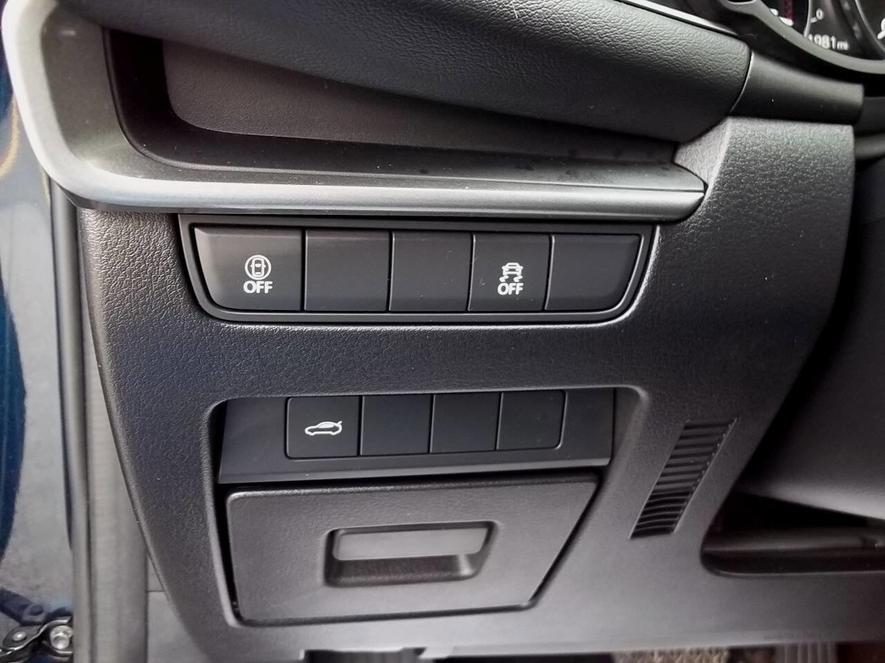 Used 2022 MAZDA MAZDA3 Sedan image 21