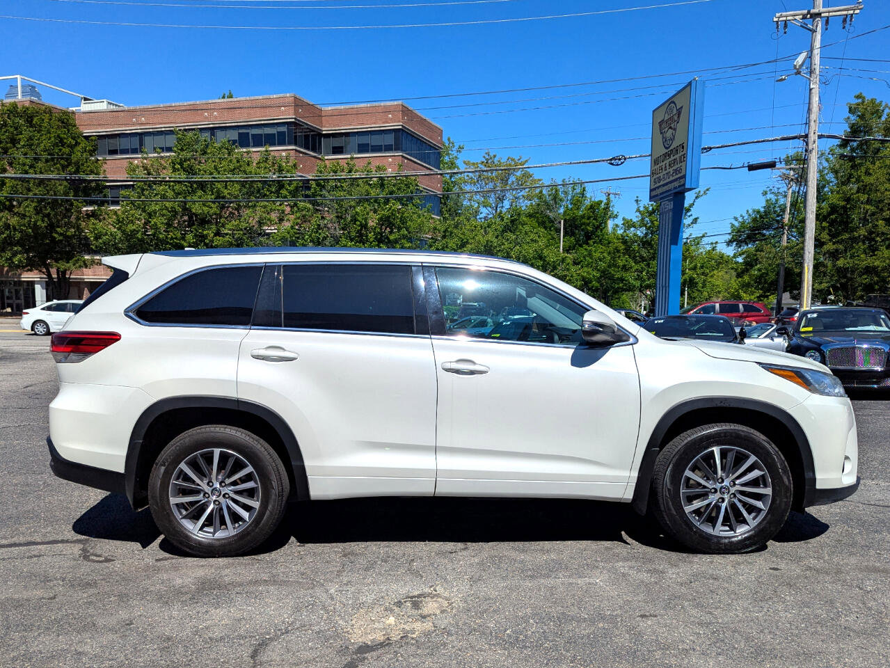 Used 2018 Toyota Highlander XLE image 6