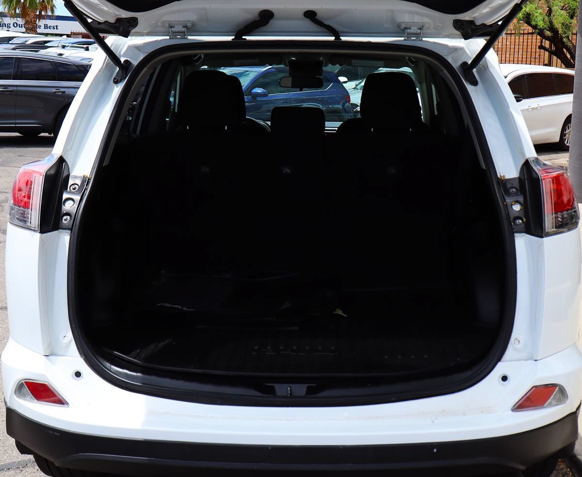 Used 2018 Toyota RAV4 LE w/ All Weather Liner Package FWD image 23