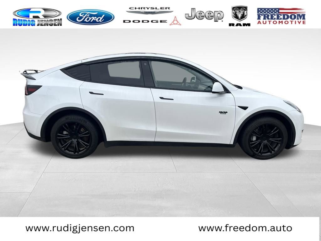Used 2023 Tesla Model Y Long Range image 3