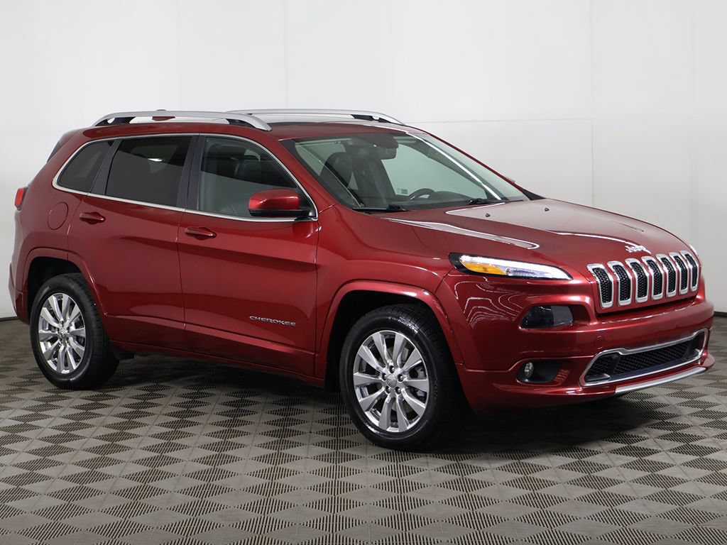 Used 2017 Jeep Cherokee Overland AWD/4WD image 2