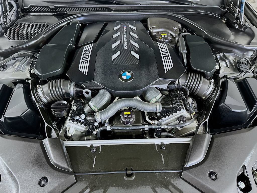 Used 2021 BMW M550i xDrive AWD/4WD image 39