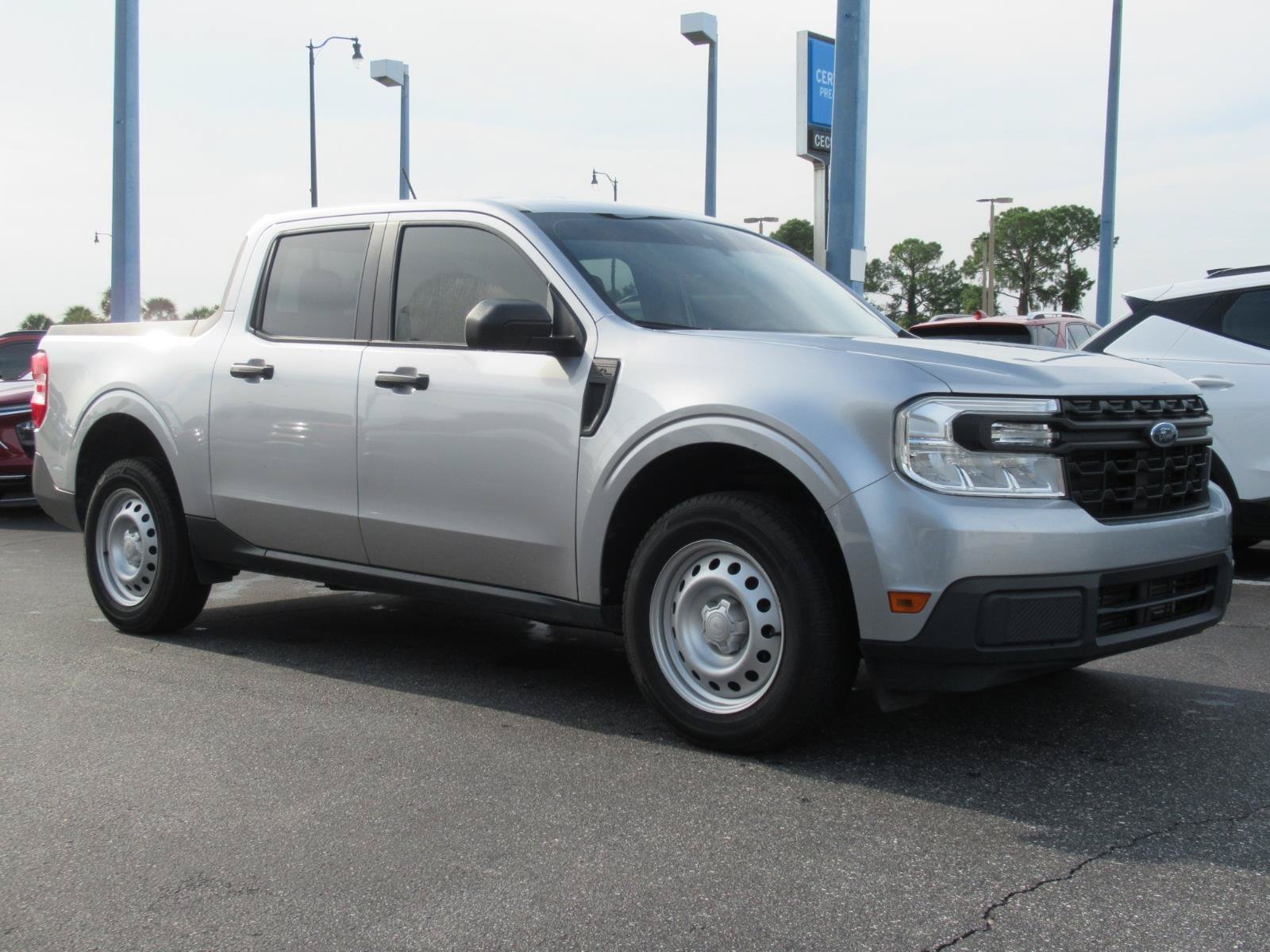 Used 2022 Ford Maverick XL FWD image 3