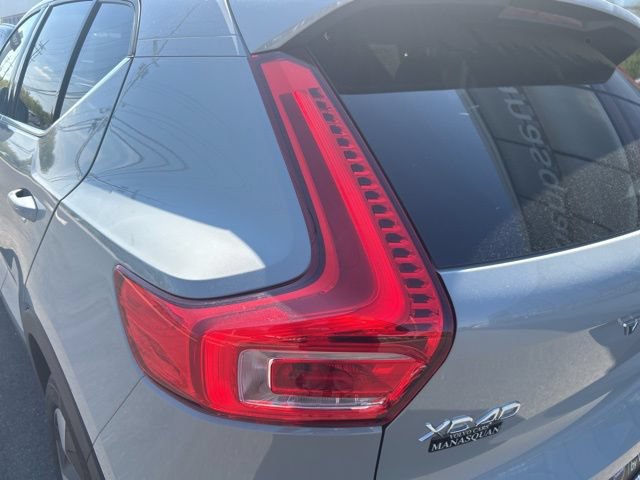 Certified 2025 Volvo XC40 B5 Plus AWD/4WD image 10