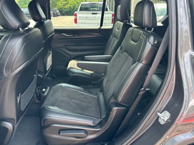 Used 2023 Jeep Grand Cherokee L Laredo AWD/4WD image 5