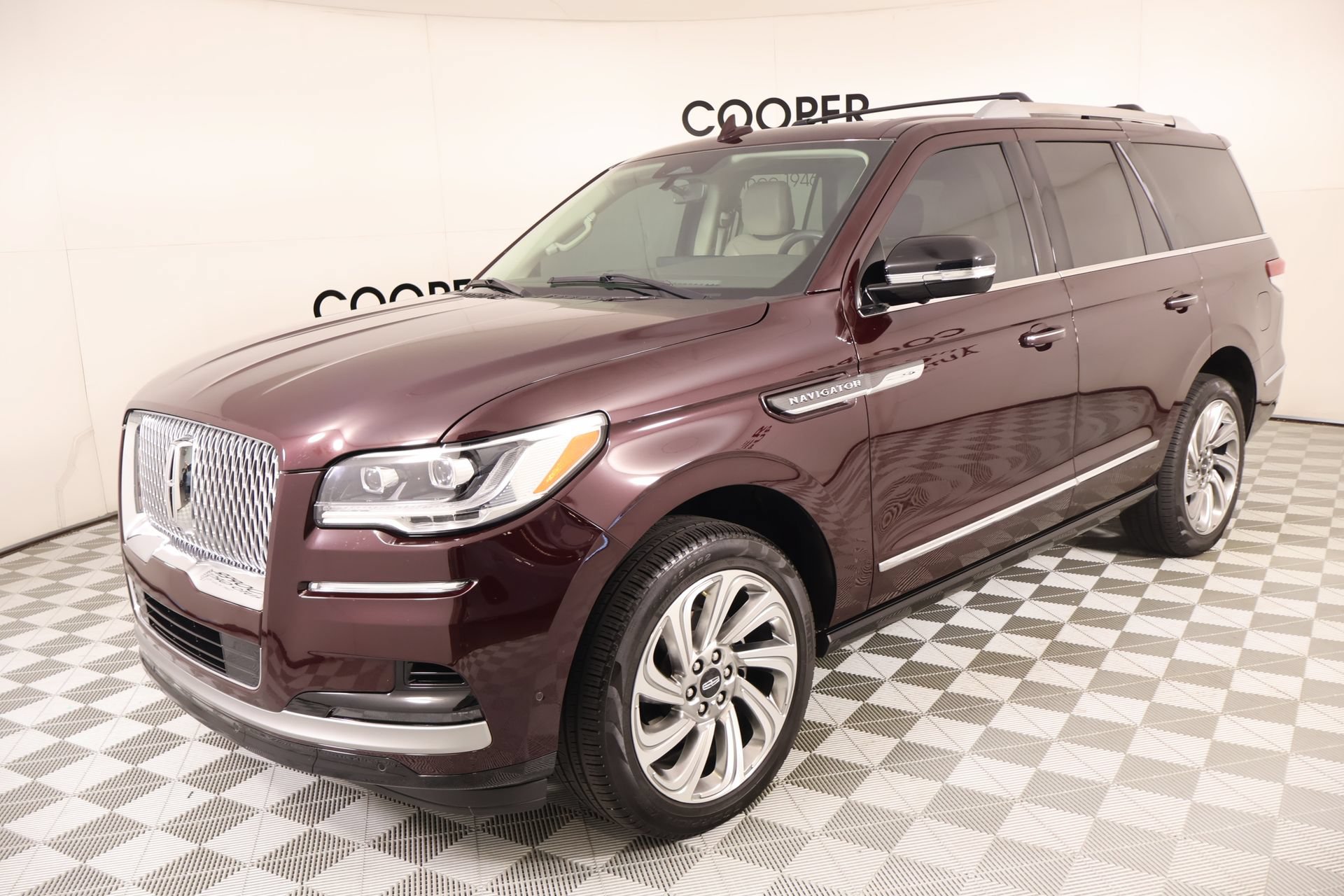 Used 2024 Lincoln Navigator Premiere AWD/4WD image 11
