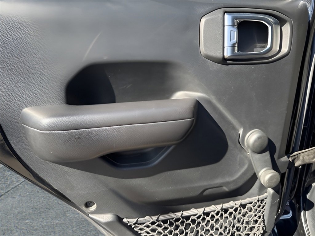 Used 2018 Jeep Wrangler Unlimited Sport image 39