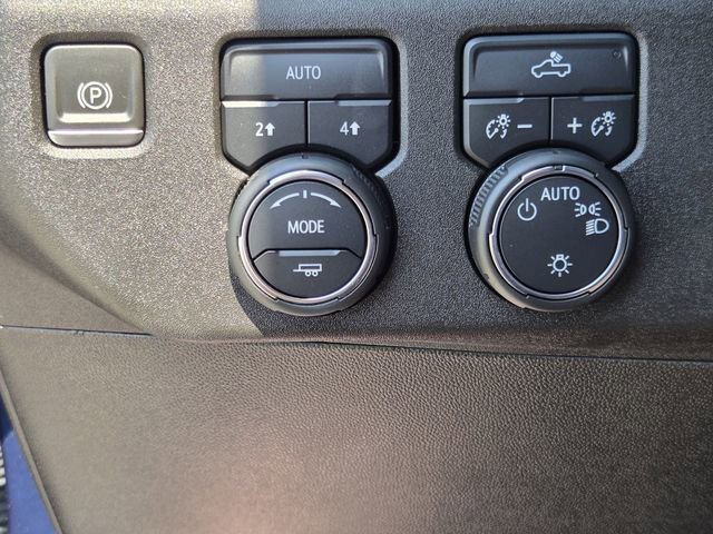 Used 2023 Chevrolet Silverado 1500 LT AWD/4WD image 21