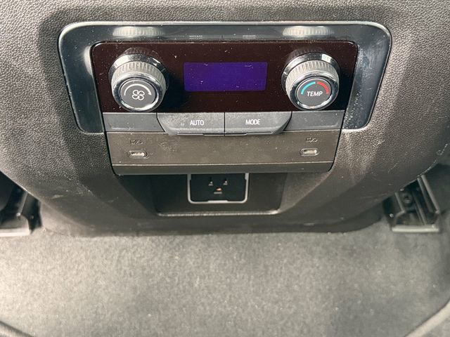 Used 2025 Chevrolet Suburban Z71 AWD/4WD image 31