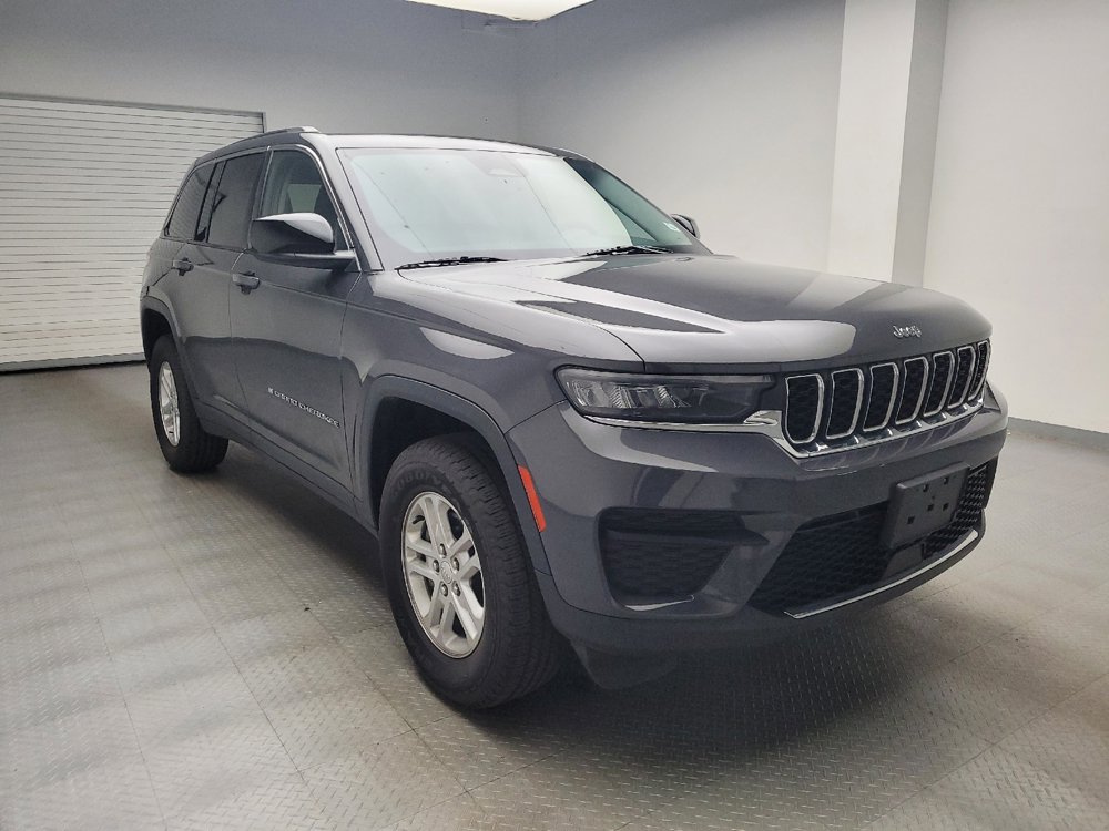 Used 2023 Jeep Grand Cherokee Laredo AWD/4WD image 13
