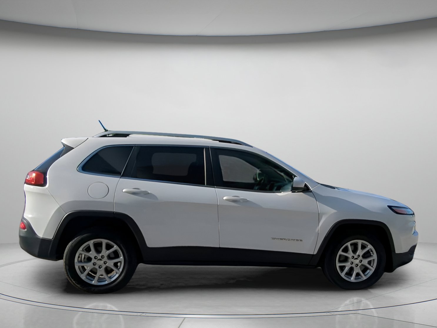 Used 2018 Jeep Cherokee Latitude w/ Safety Group FWD image 32