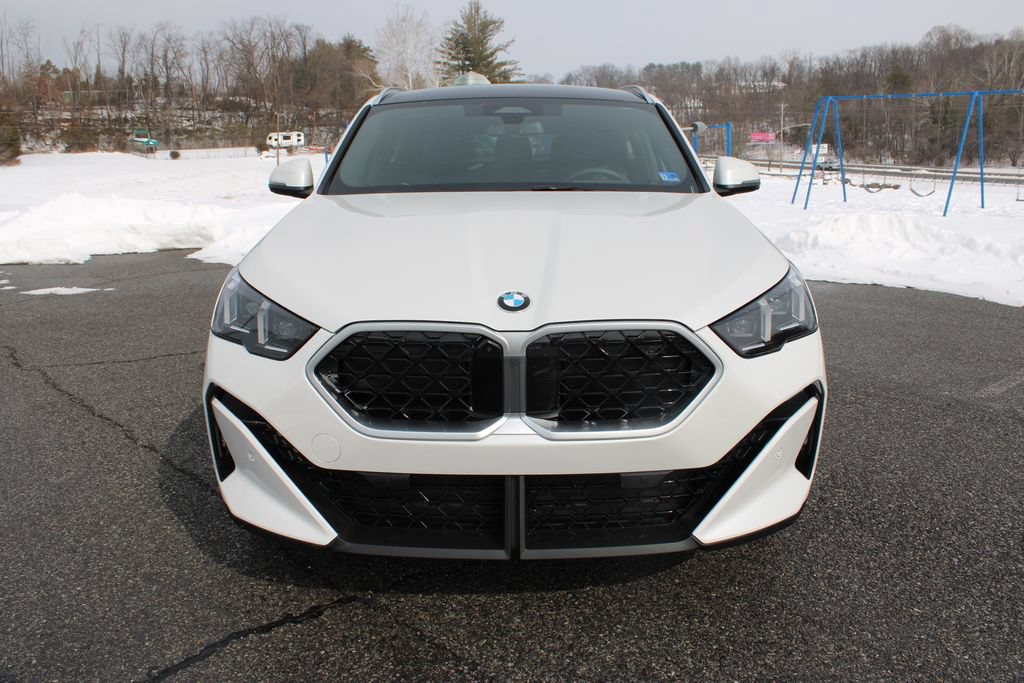 New 2026 BMW X2 xDrive28i AWD/4WD image 3