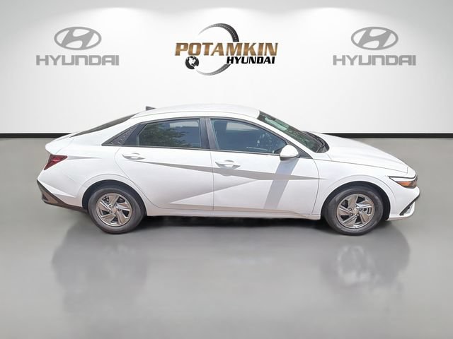New 2026 Hyundai Elantra SE FWD image 4