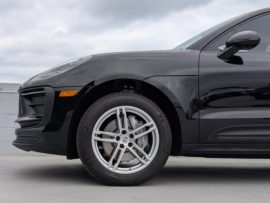 Certified 2025 Porsche Macan AWD/4WD image 9