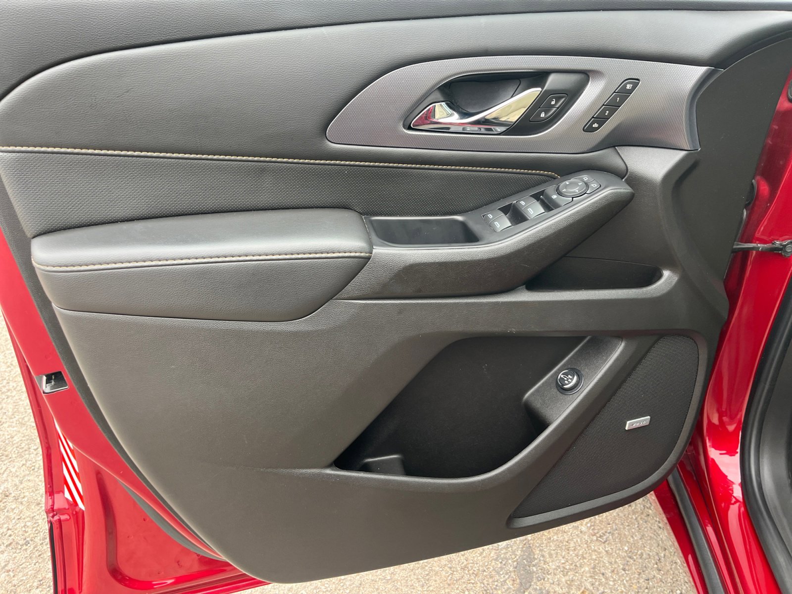 Used 2021 Chevrolet Traverse Premier w/ LPO, Cargo Package image 13