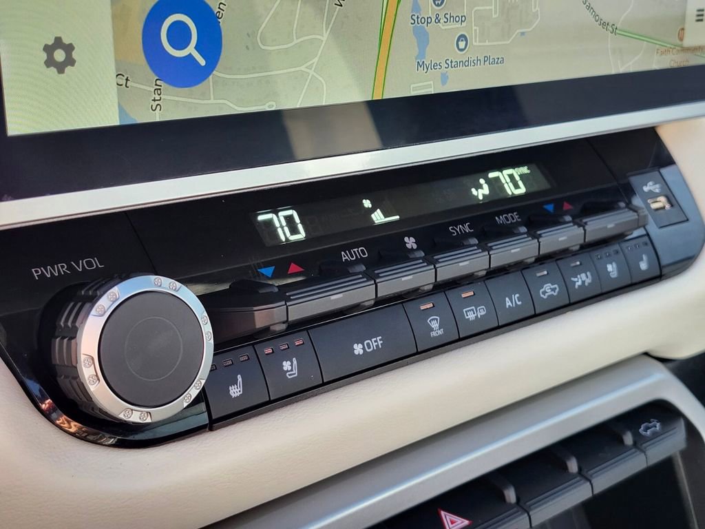 Used 2025 Toyota Tundra Capstone AWD/4WD image 21