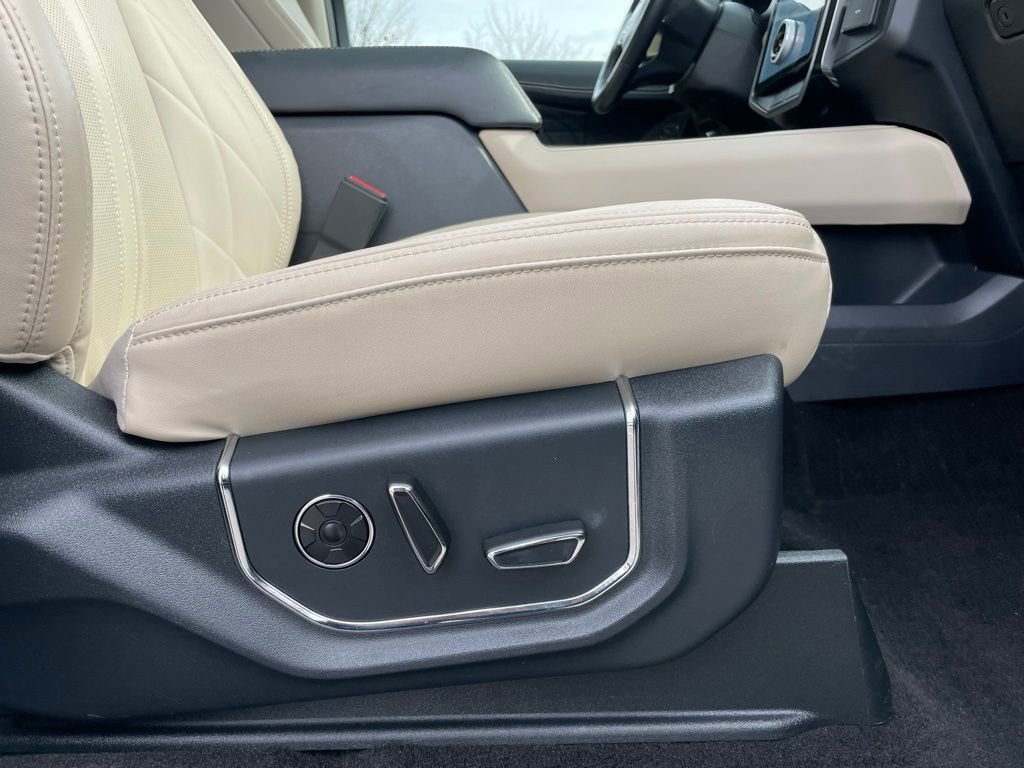 Used 2023 Ford Expedition Platinum image 30