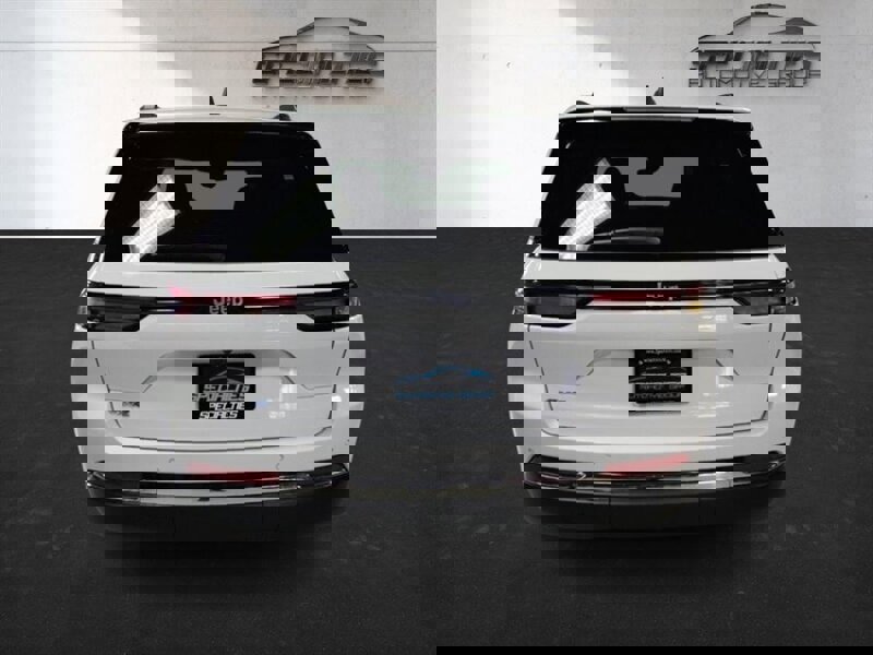 Used 2024 Jeep Grand Cherokee Limited 4xe image 9