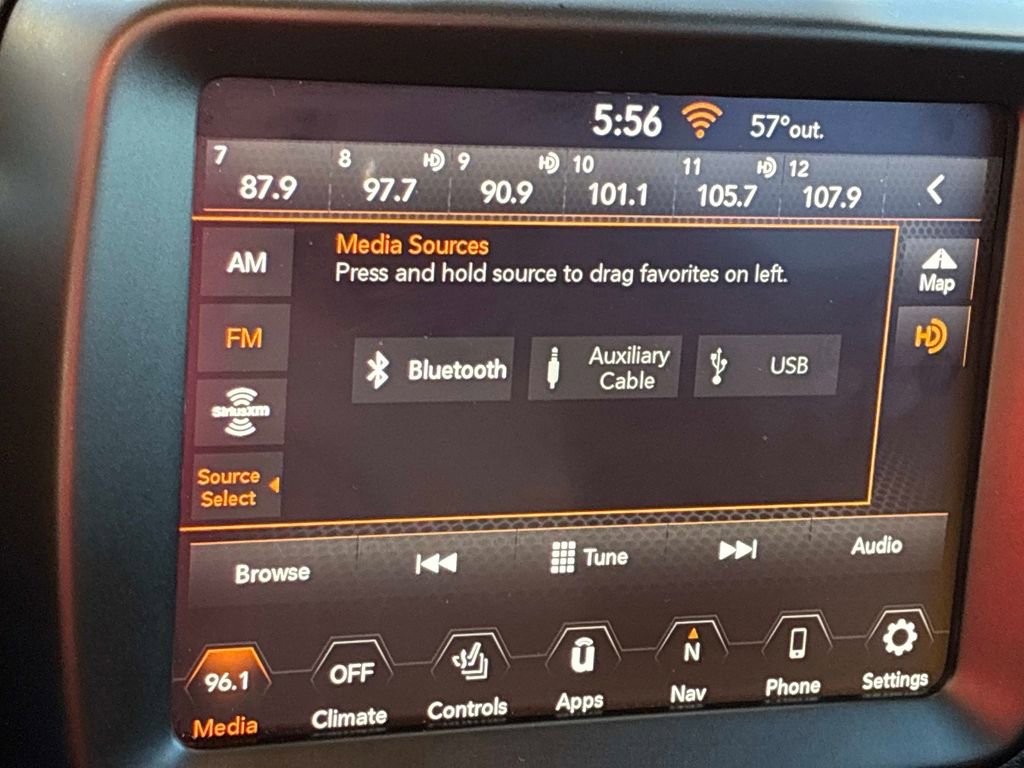 Certified 2023 Jeep Renegade Latitude w/ Premium Group AWD/4WD image 29