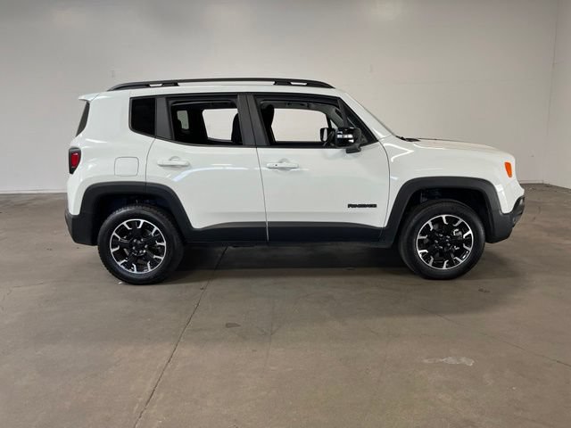 Used 2023 Jeep Renegade Latitude AWD/4WD image 2