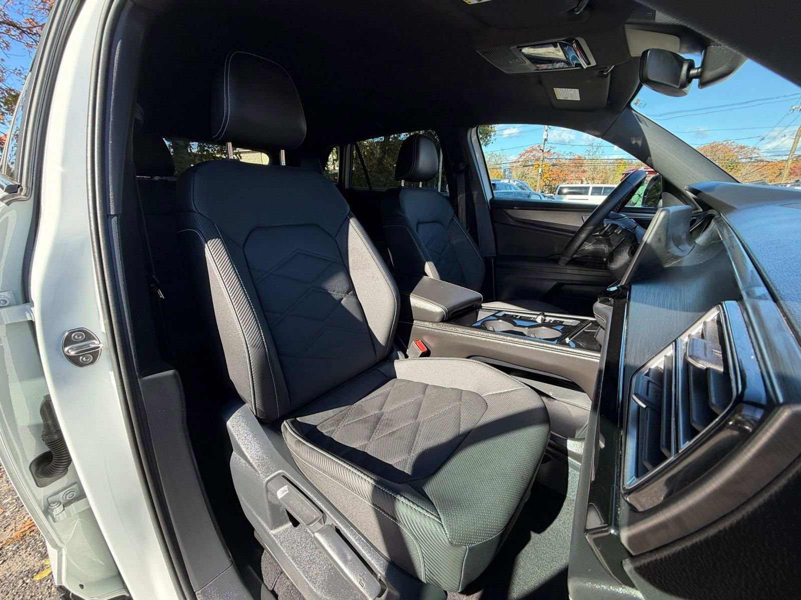 Used 2025 Volkswagen Atlas Cross Sport SE image 36