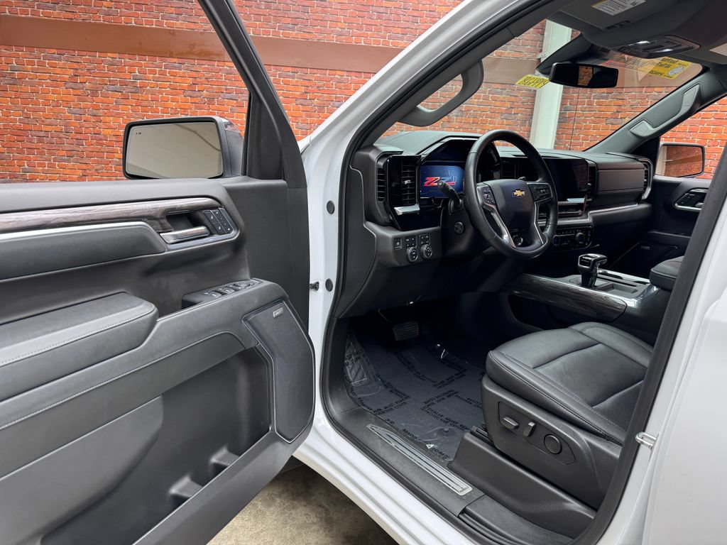 Used 2024 Chevrolet Silverado 1500 LTZ w/ LTZ Convenience Package II AWD/4WD image 9