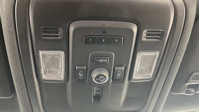 Used 2023 Chevrolet Suburban Premier image 42