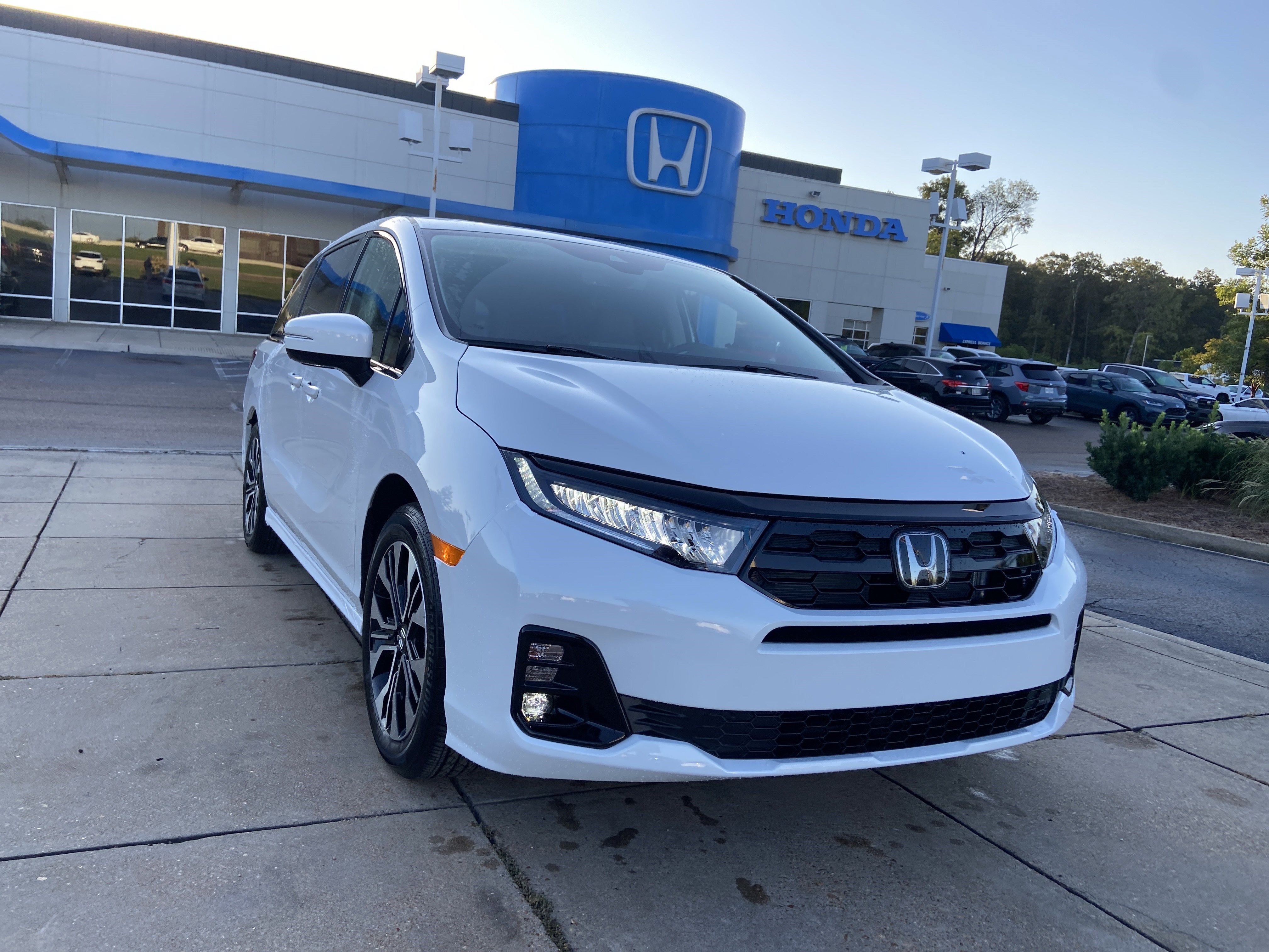 New 2027 Honda Odyssey Elite image 2
