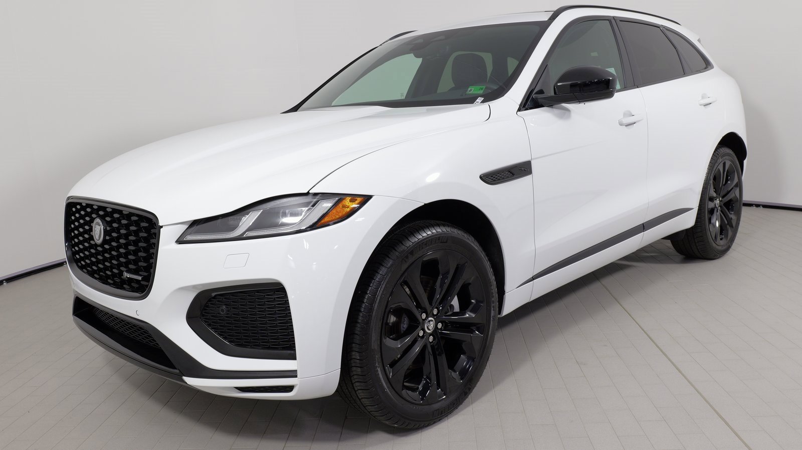 Used 2025 Jaguar F-PACE R-Dynamic S image 4