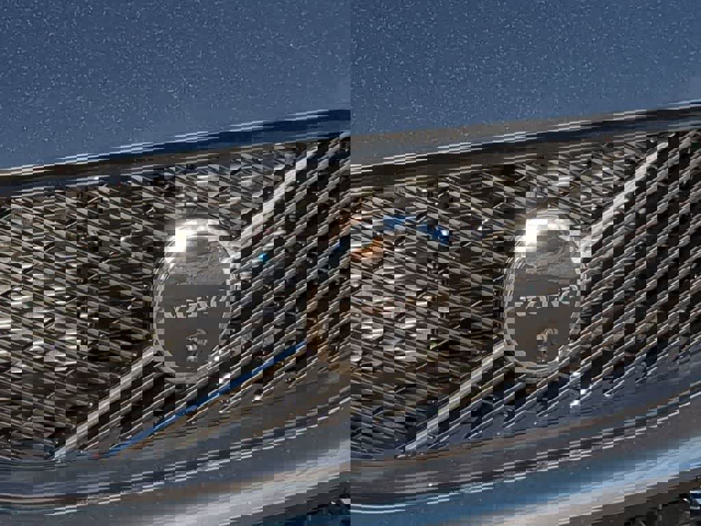 New 2026 Volvo XC60 B5 Plus w/ Protection Package Premier image 11