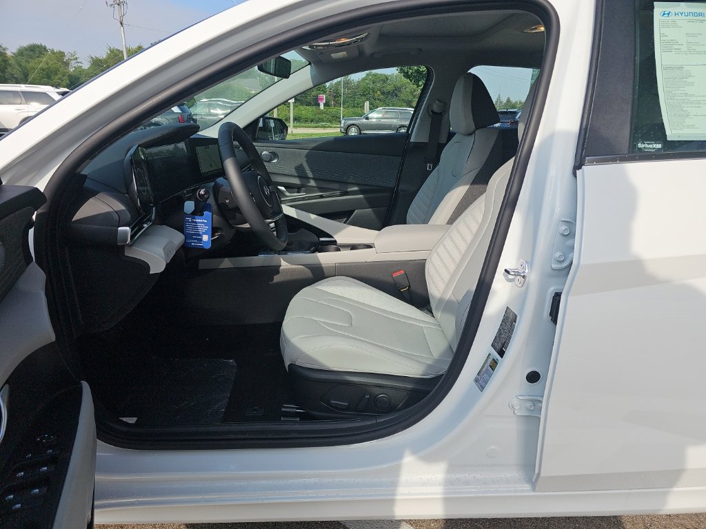 New 2026 Hyundai Elantra Limited FWD image 9