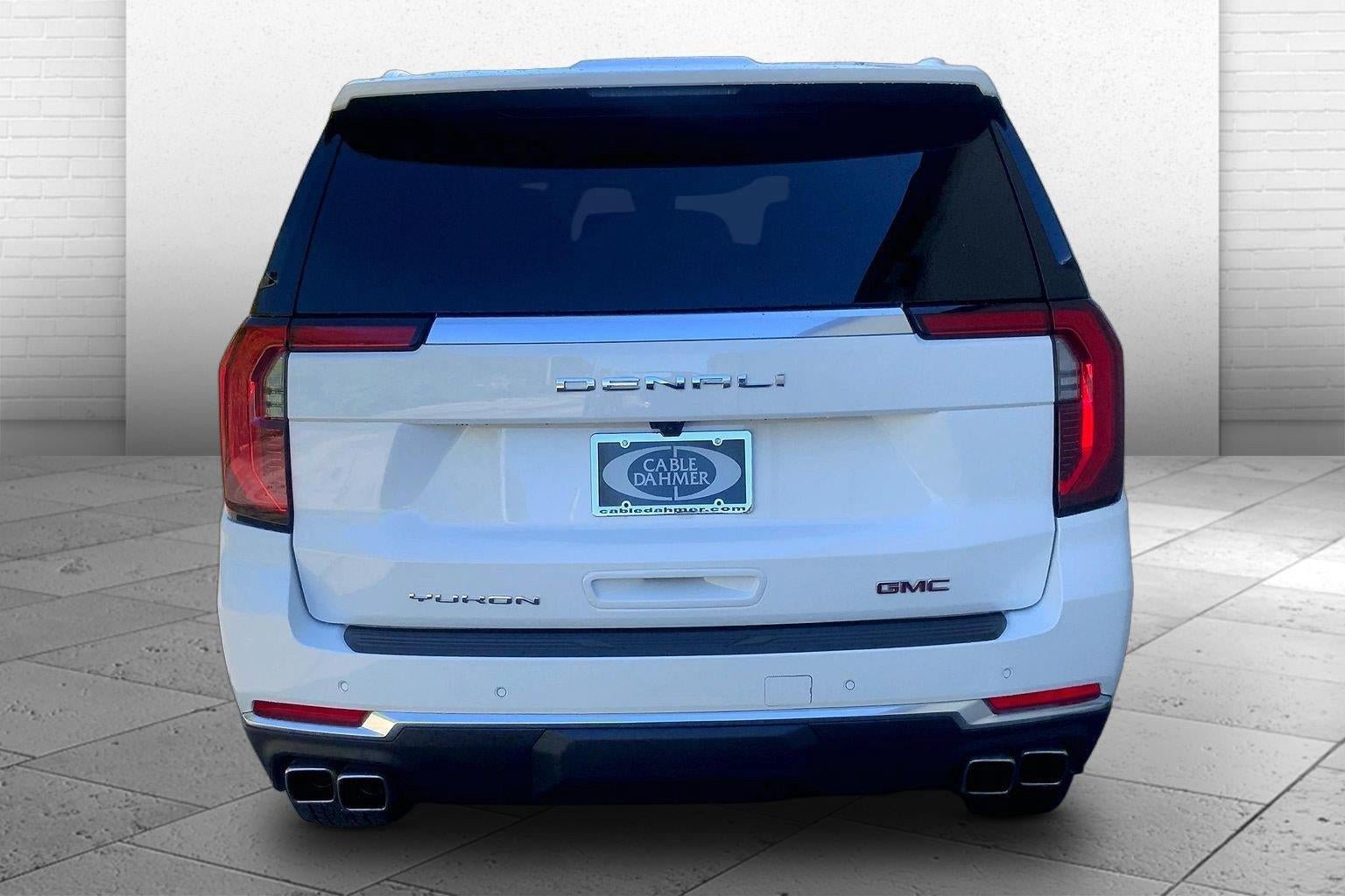 Used 2025 GMC Yukon Denali AWD/4WD image 3