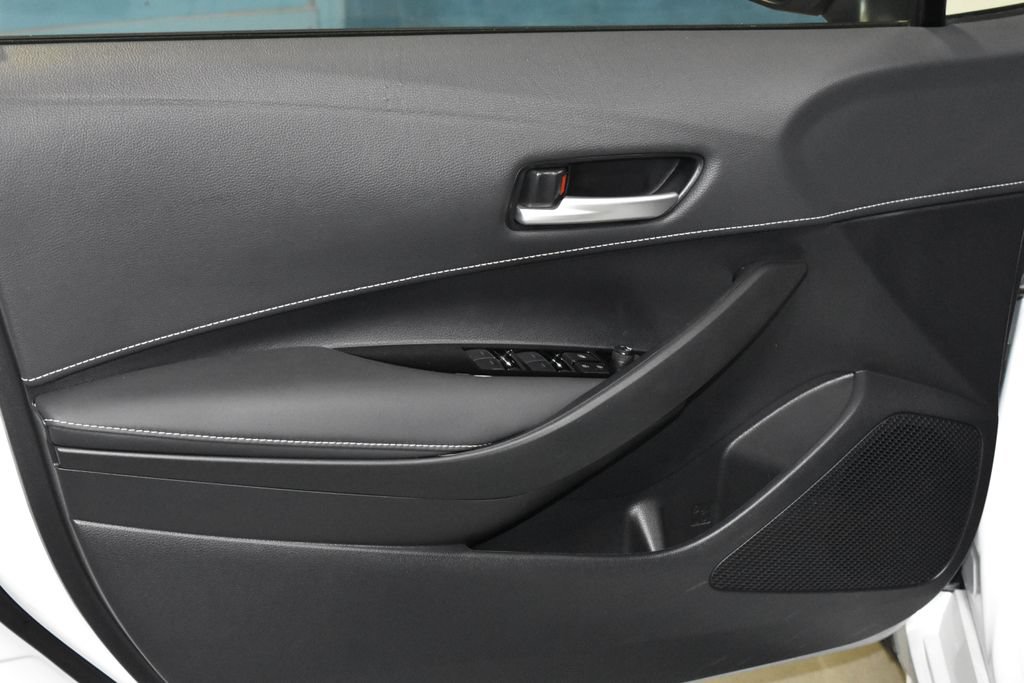 Used 2023 Toyota Corolla SE w/ SE Premium Package FWD image 4