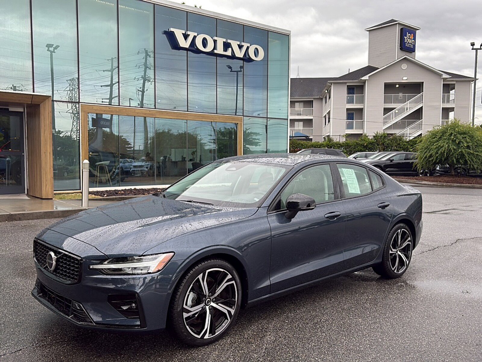 Certified 2024 Volvo S60 B5 Core w/ Climate Package AWD/4WD image 1