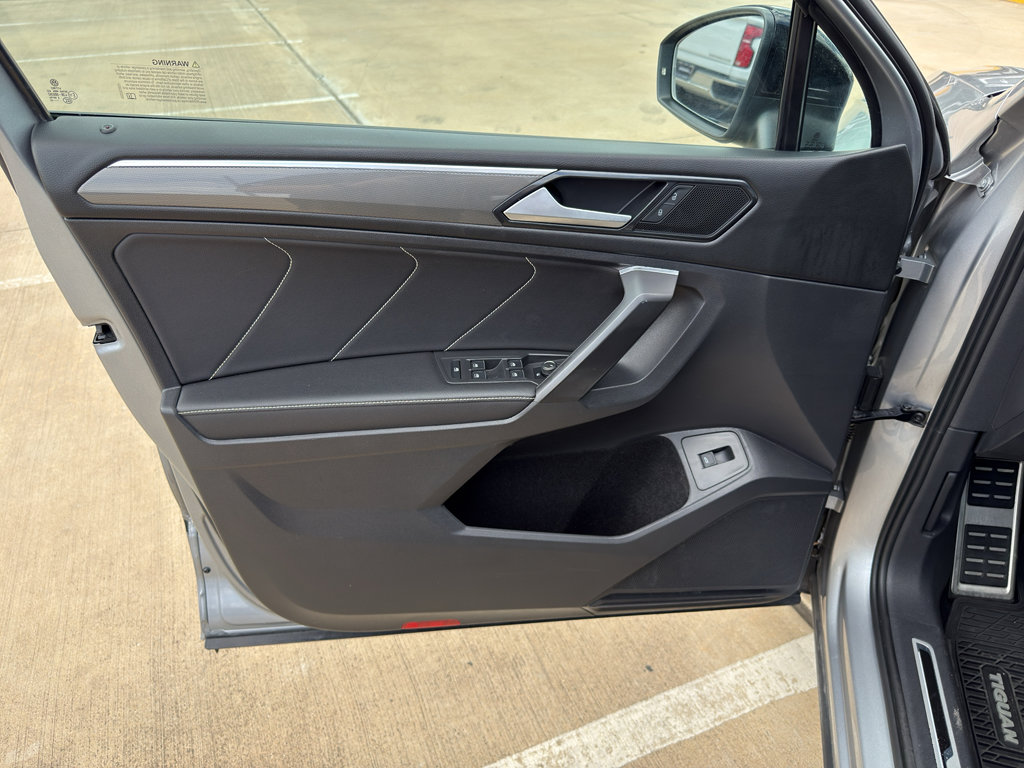 Used 2022 Volkswagen Tiguan SE R-Line image 9