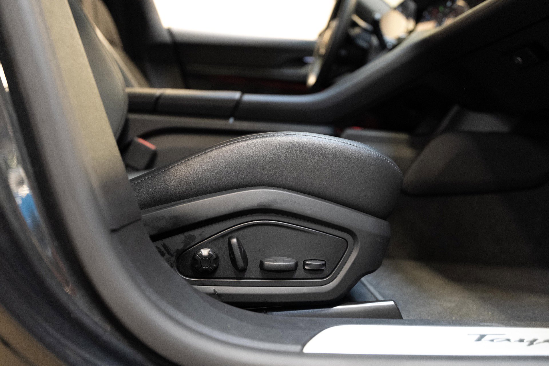 Used 2025 Porsche Taycan RWD image 87