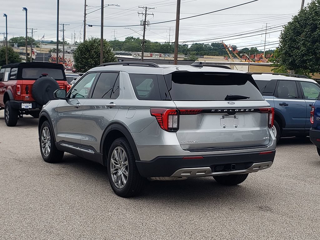 Used 2025 Ford Explorer Active w/ Active Comfort Package AWD/4WD image 7