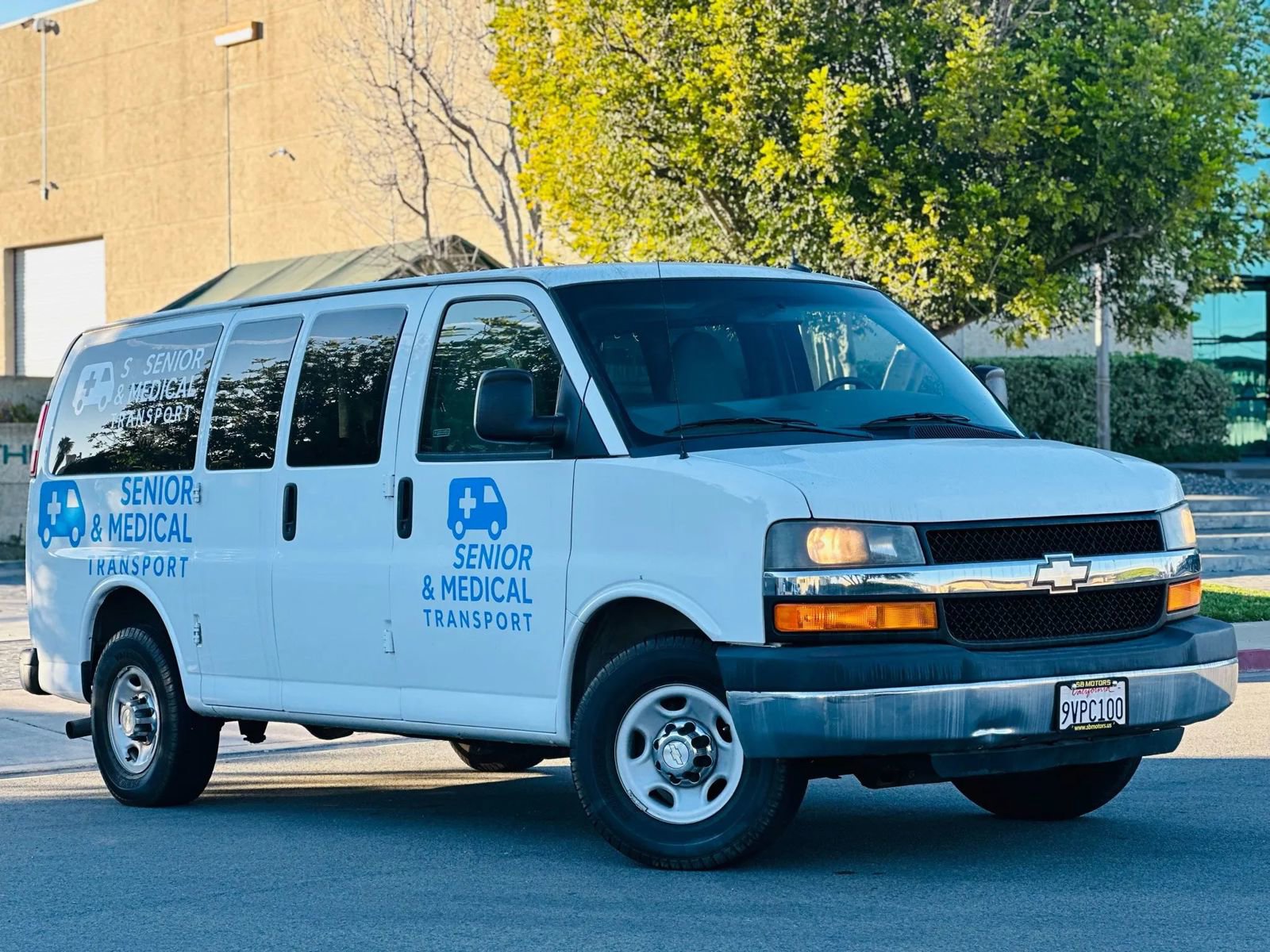 Used 2014 Chevrolet Express 2500 LT w/ LT Preferred Equipment Group RWD image 2