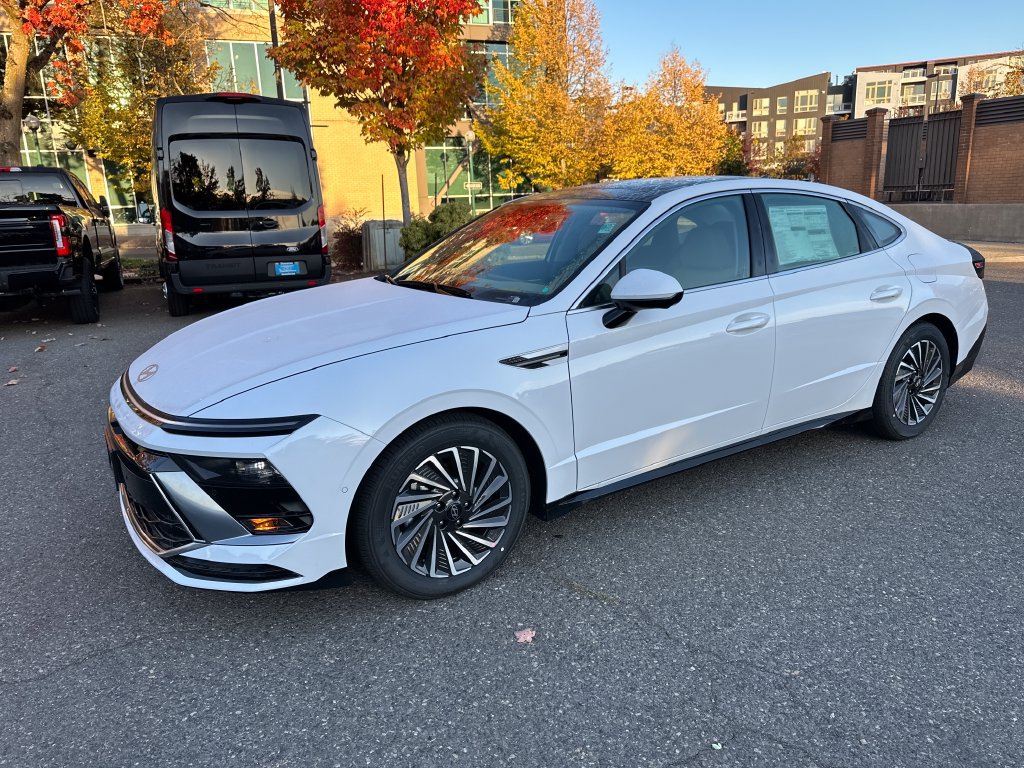 New 2026 Hyundai Sonata Limited FWD image 2