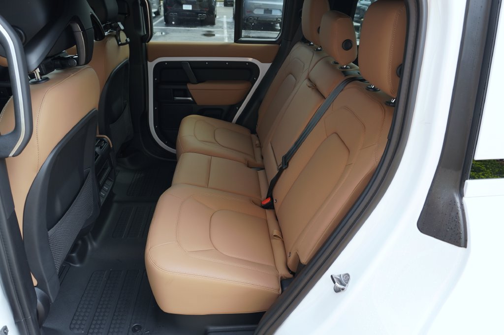 New 2026 Land Rover Defender 110 X-Dynamic SE AWD/4WD image 27