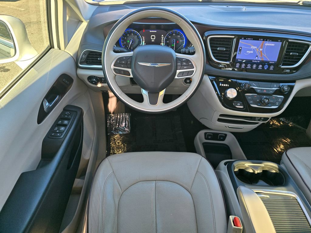 Used 2017 Chrysler Pacifica Limited w/ Tire & Wheel Group image 29