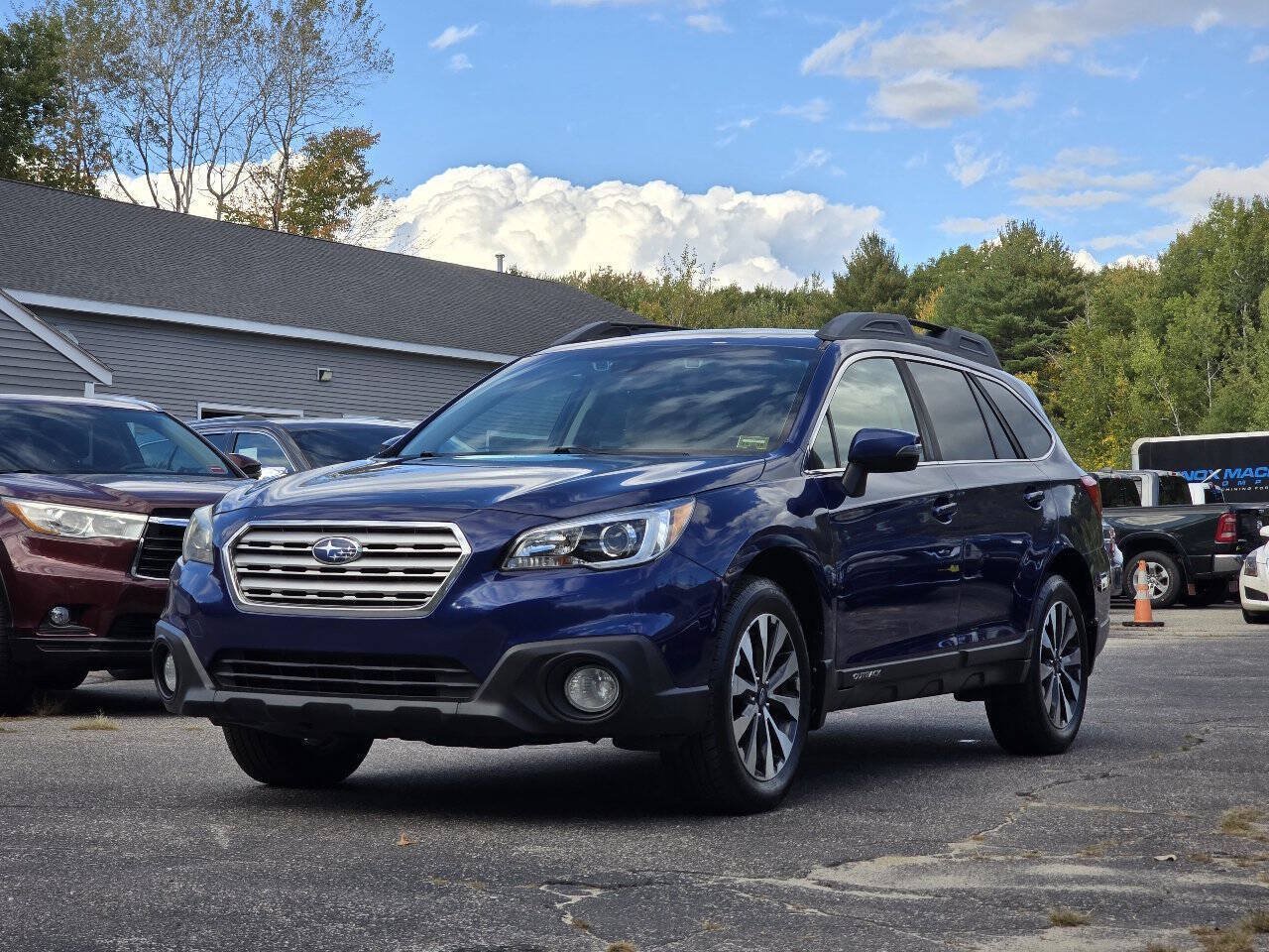 Used 2017 Subaru Outback 2.5i Limited AWD/4WD image 3