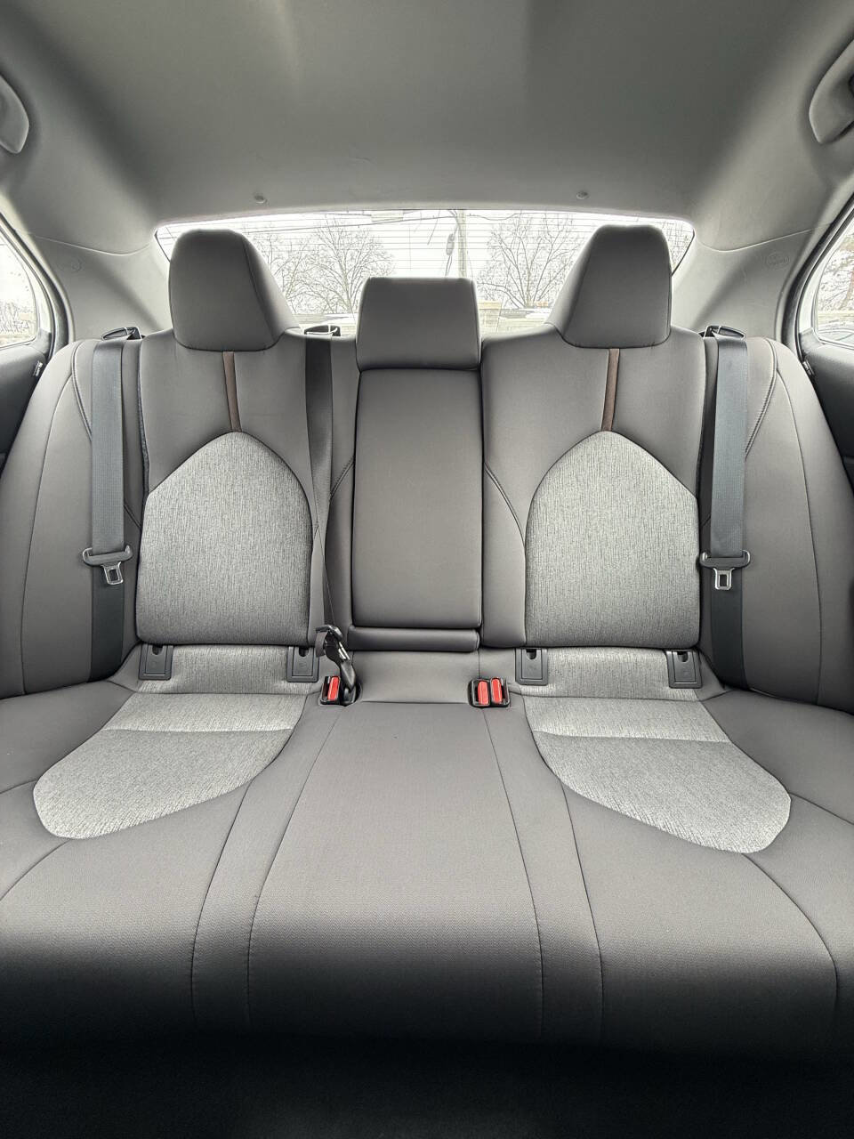 Used 2020 Toyota Camry LE image 12