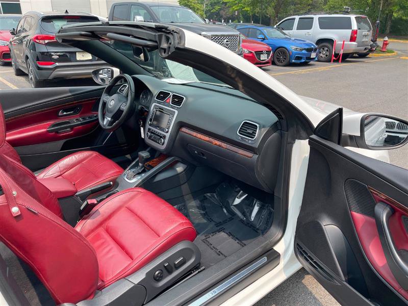 Used 2011 Volkswagen Eos Lux FWD image 22