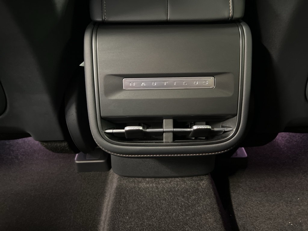 Used 2026 Lincoln Nautilus Premier AWD/4WD image 33