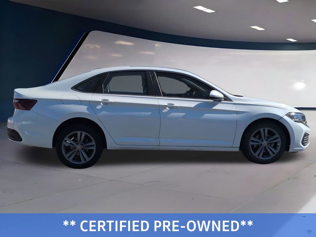 Used 2023 Volkswagen Jetta SE w/ Panoramic Sunroof Package image 2